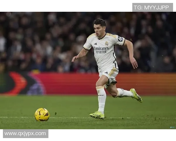 欧冠赛场上的足球鞋与球星：揭示顶级球员如何借助装备制胜